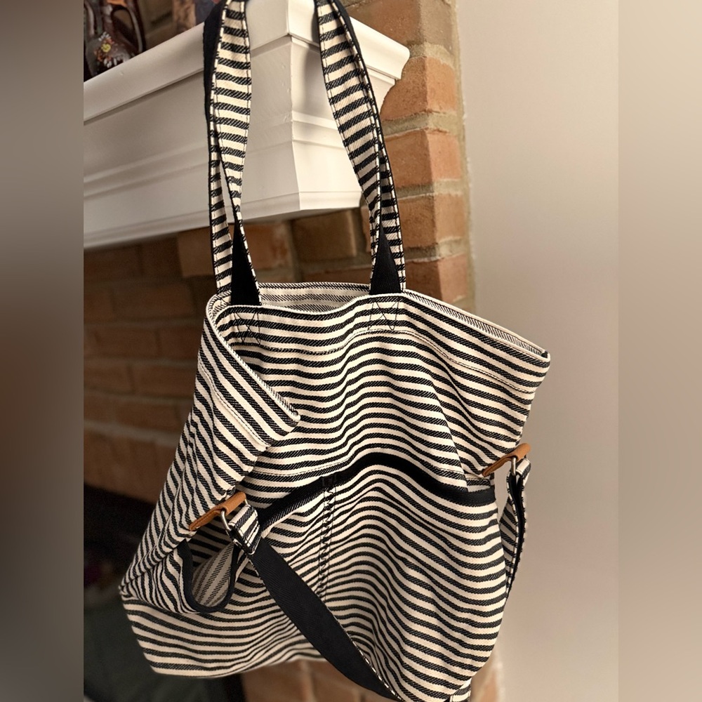 Thirty-One Retro Metro Fold Over Bag – NWT (Twill Stripe Pattern)